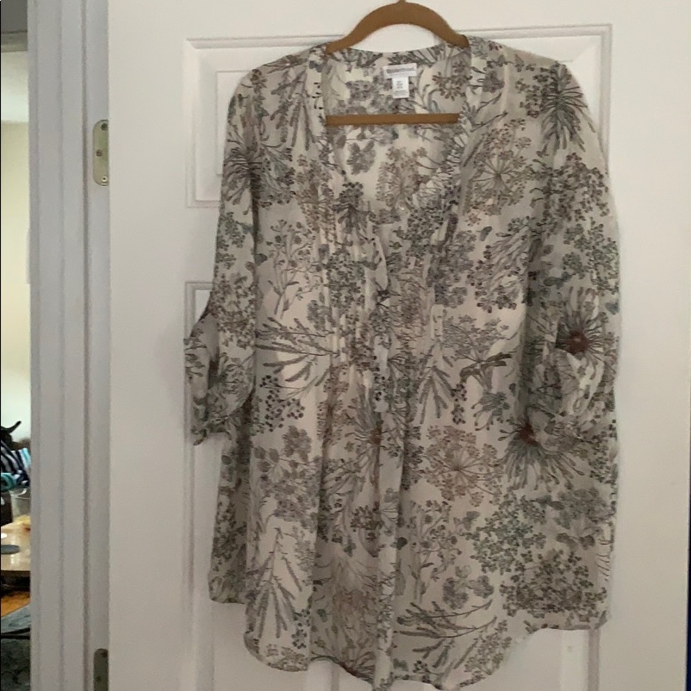 Motherhood Maternity three quarter sleeve shirt